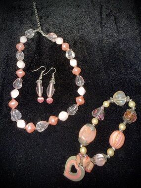 Hand Crafted Set Necklace with Matching Earrings & Bracelet.